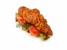 Croissant s uzeným norským lososem na pom. másle s čerstvým koprem