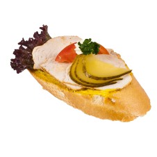 Chlebíček s kuřecími prsíčky na kari majonéze