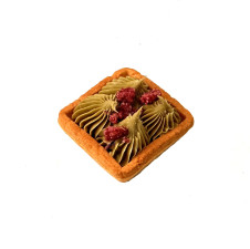 Mini světlý košíček tartallette s belgickou pistáciovou čokoládou, višňovým džemem a malinovým crumble