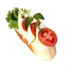 Chlebíček Caprese s mozzarellou, rajčaty a bazalkovým pestem