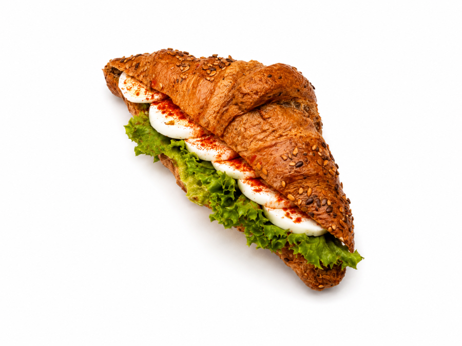 Croissant s avokádovým guacamole a vejci